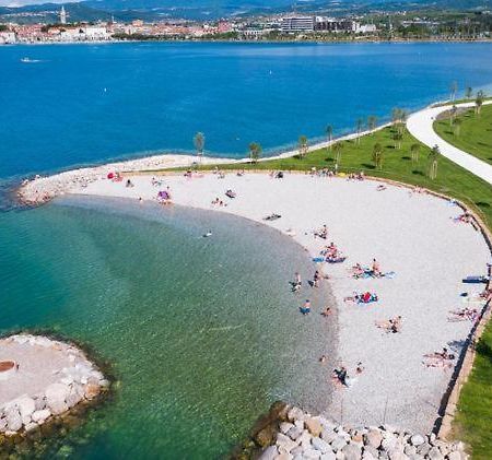 Aegida Beachfront Apartment Koper Buitenkant foto