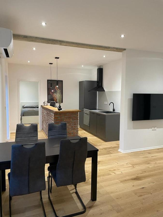 Aegida Beachfront Apartment Koper Buitenkant foto