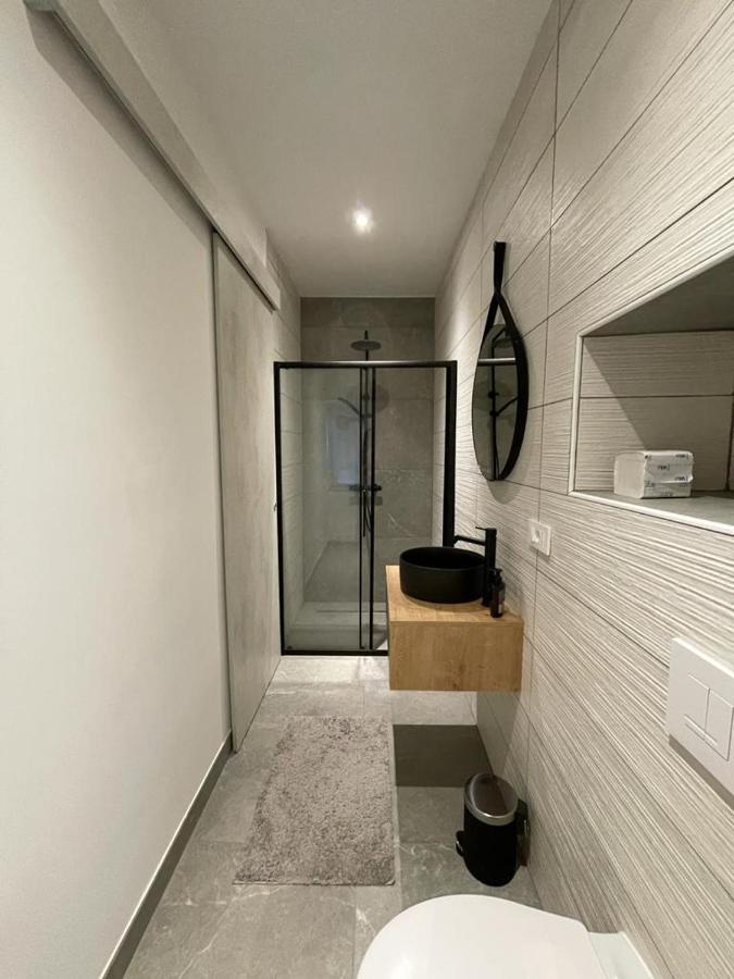 Aegida Beachfront Apartment Koper Buitenkant foto