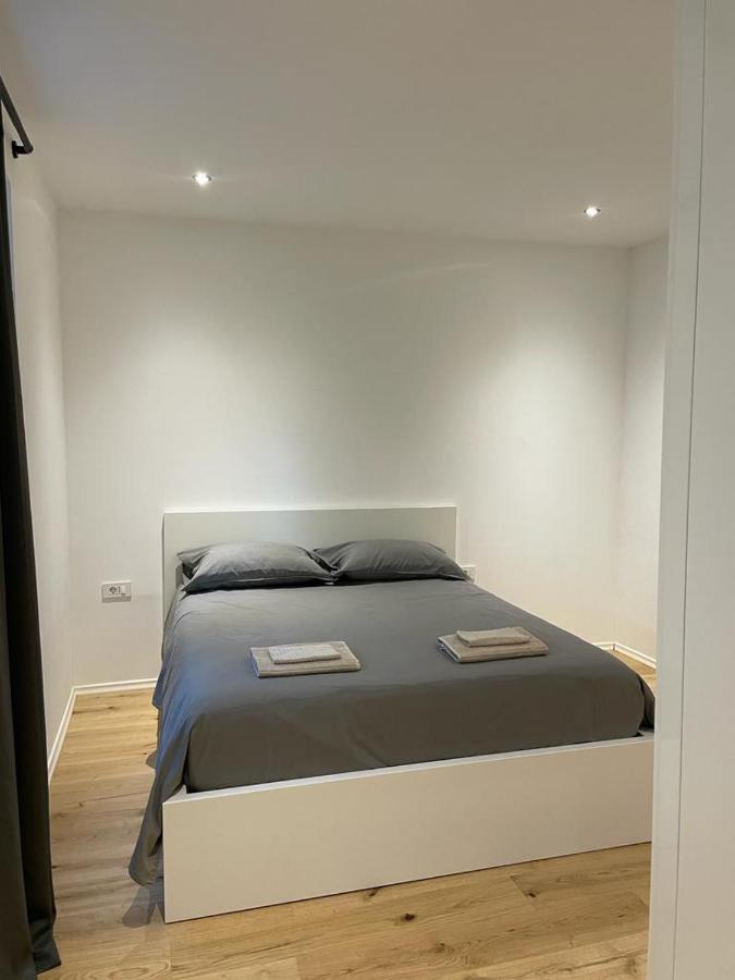 Aegida Beachfront Apartment Koper Buitenkant foto
