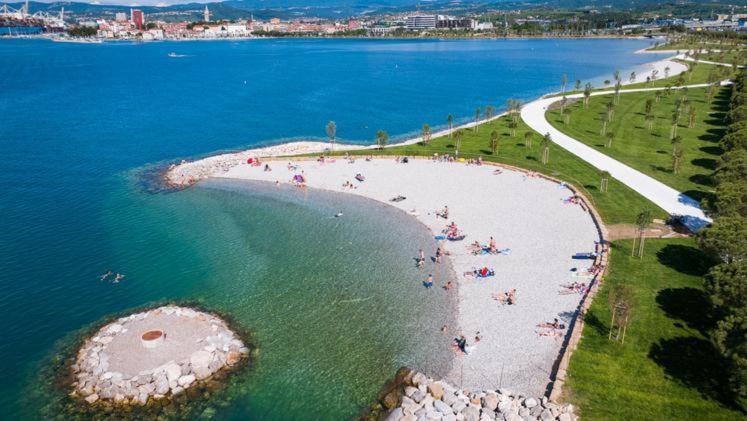 Aegida Beachfront Apartment Koper Buitenkant foto